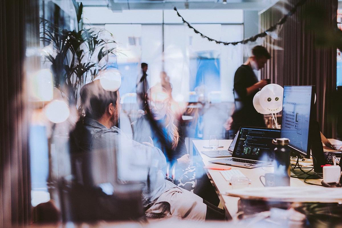 blog-digital-sales-in-a-traditional-organisation-hero